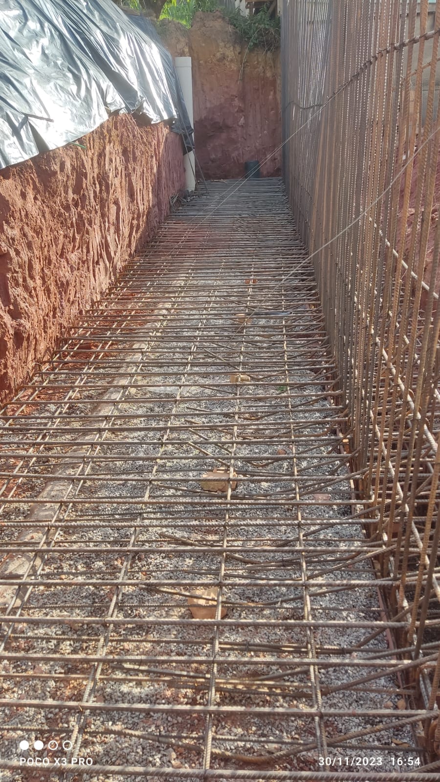 Construção de Muro de Arrimo e Sistema de Drenagem